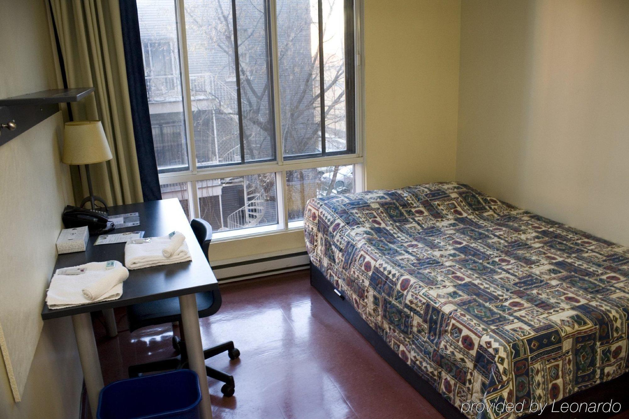 Residences Uqam Est Aparthotel 3*